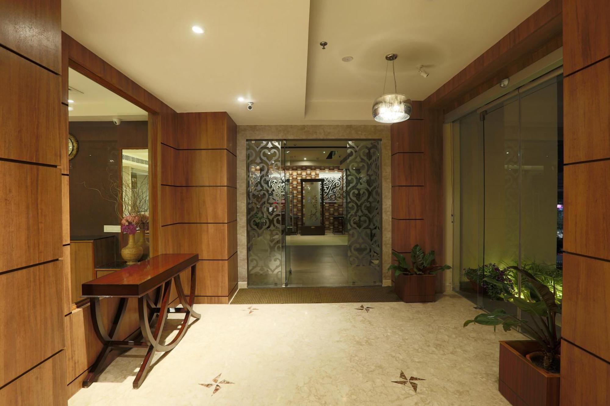 Presidental By East End Delhi Airport 3*