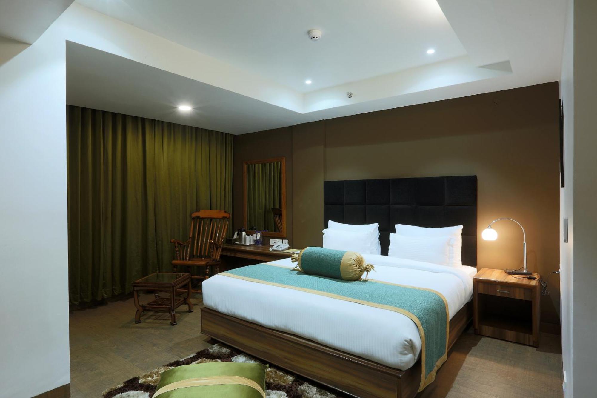 Presidental By East End Delhi Airport Hotel