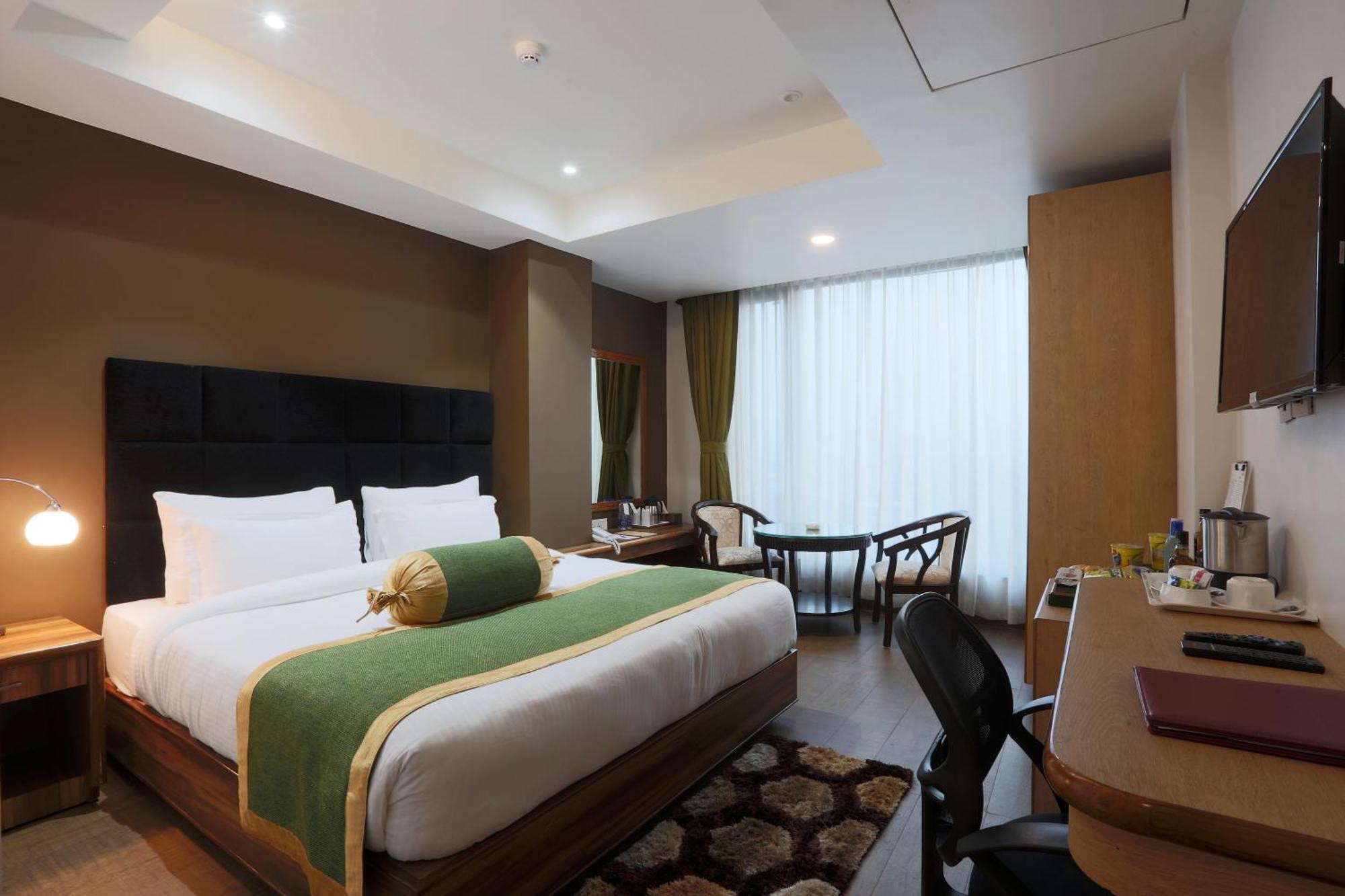 Presidental By East End Delhi Airport 3*