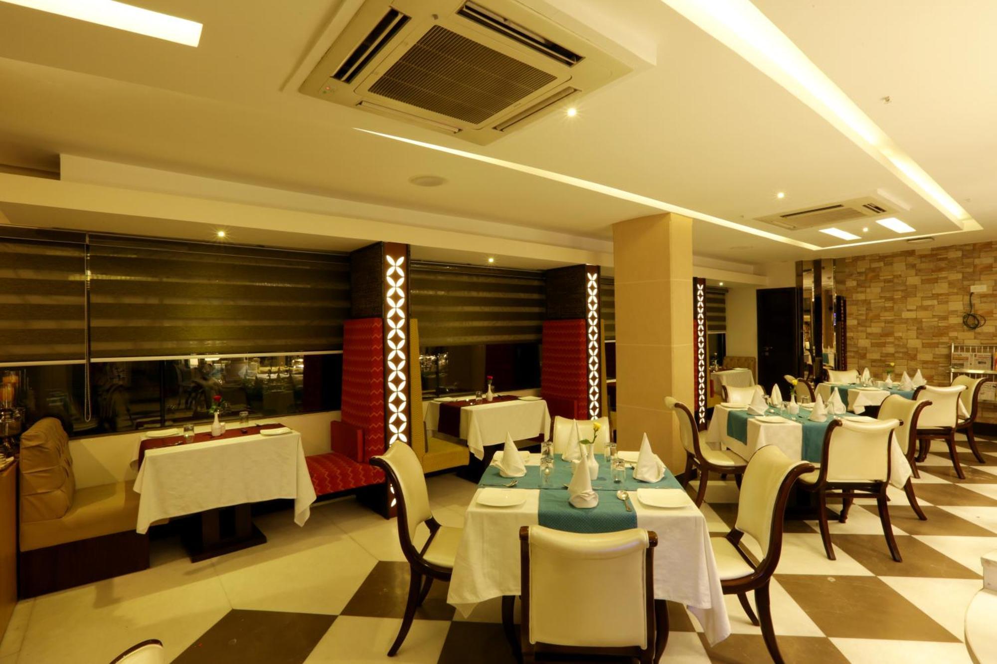 Presidental By East End Delhi Airport 3*