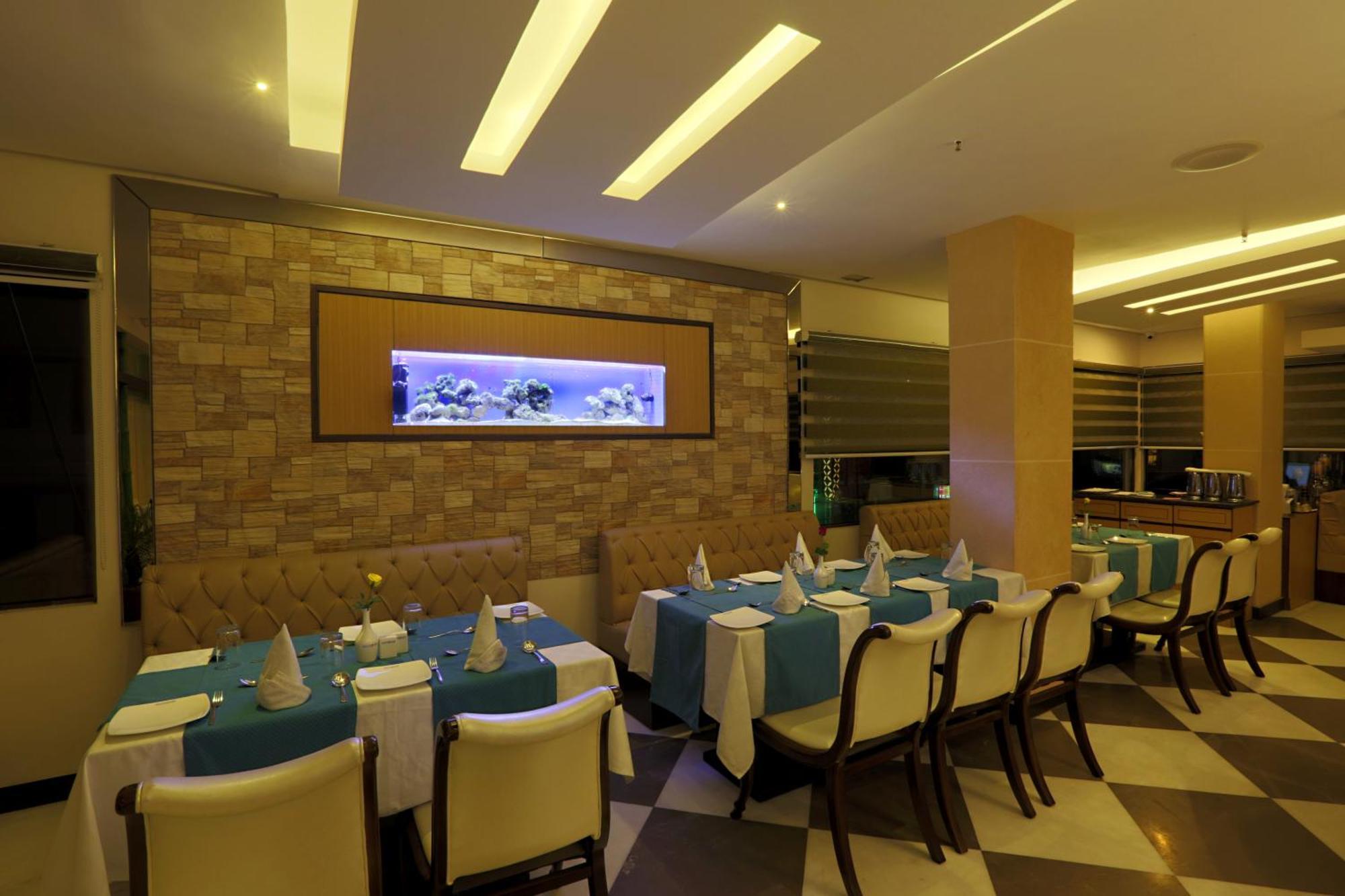 Presidental By East End Delhi Airport Hotel