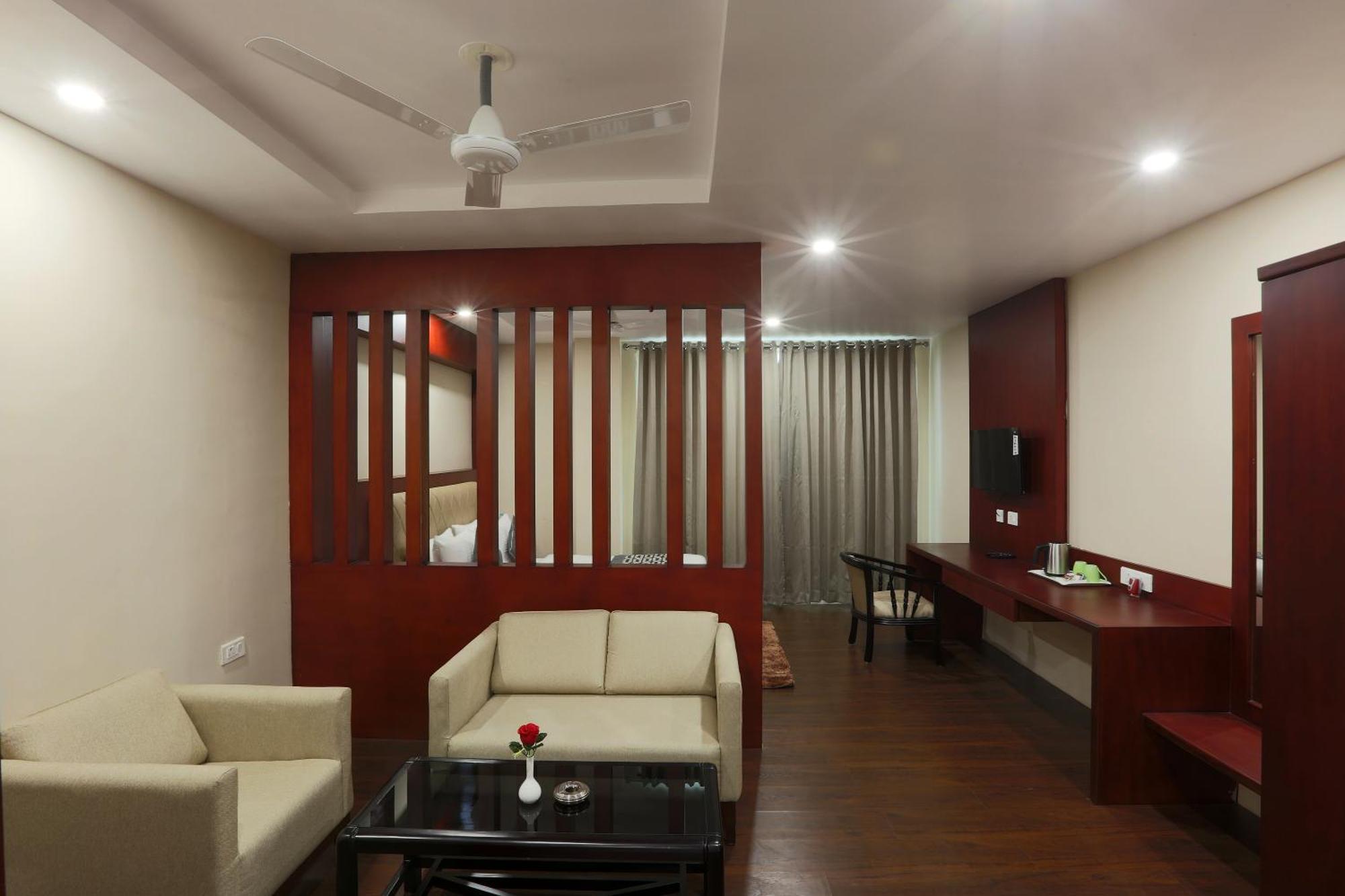 Presidental By East End Delhi Airport 3*